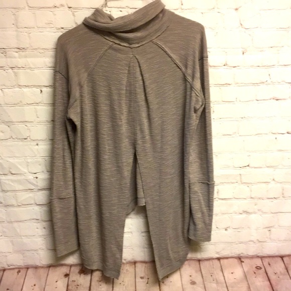 We the free long sleeve blouse open back - Picture 3 of 4
